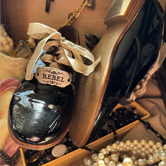 Upcycled black genuine leather black patent tie up brogues oxfords lace up REBEL - Picture 11 of 14